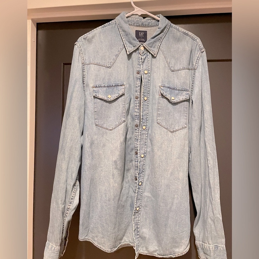 Gap Men’s Slim Fit Denim Shirt